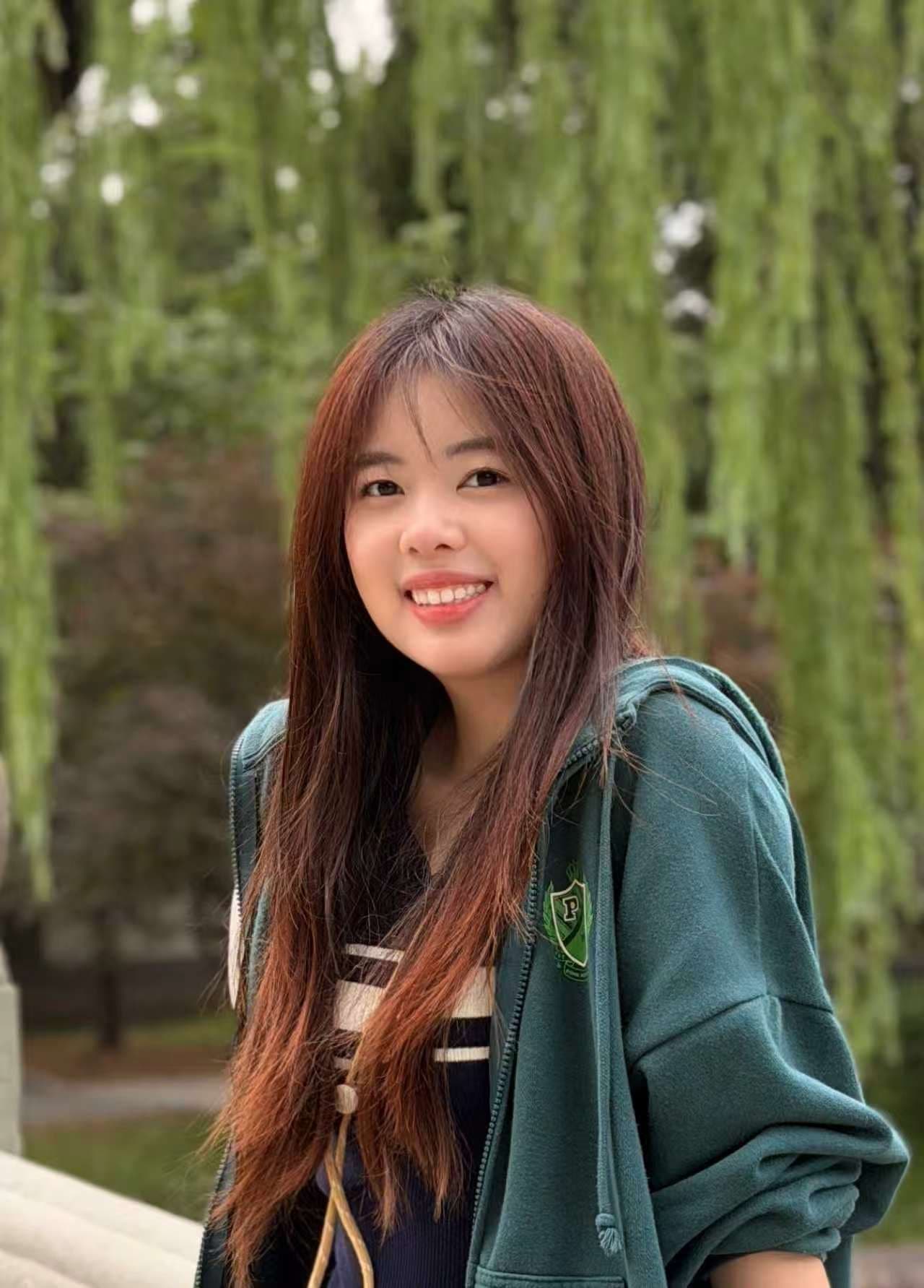 Yuxi He